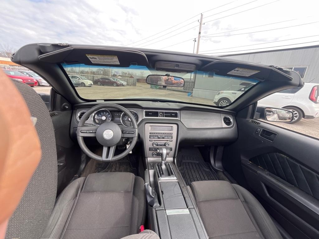 Ford Mustang V6 Convertible 2010