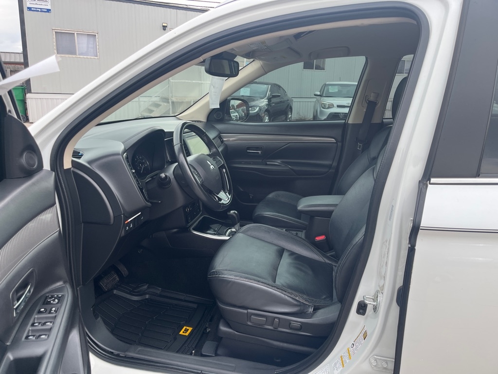 Mitsubishi Outlander SEL AWD 2020 Mitsubishi Outlander SEL AWD 2020