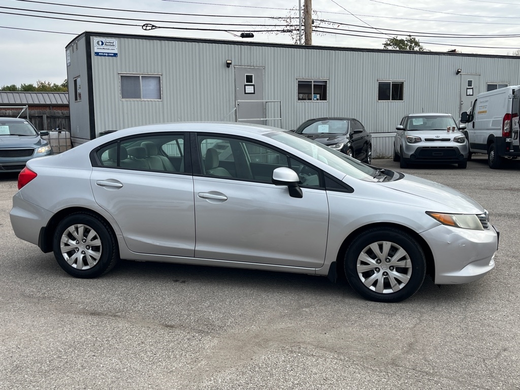 Honda Civic LX Sedan 5-Speed AT 2012 Honda Civic LX Sedan 5-Speed AT 2012