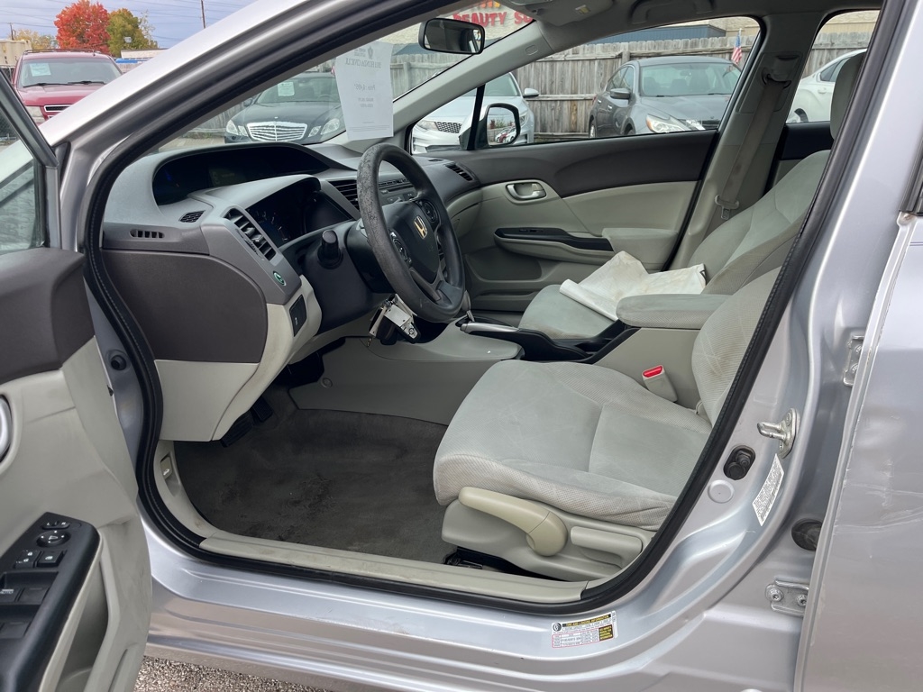 Honda Civic LX Sedan 5-Speed AT 2012 Honda Civic LX Sedan 5-Speed AT 2012