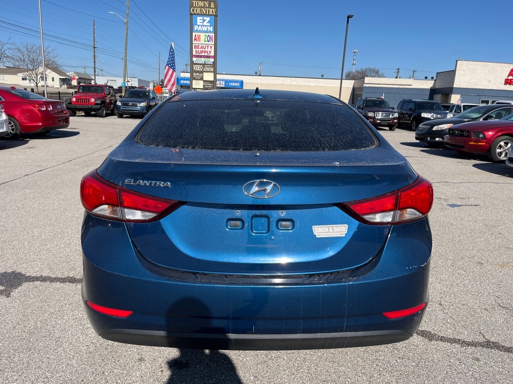 Hyundai Elantra SE 6AT 2016