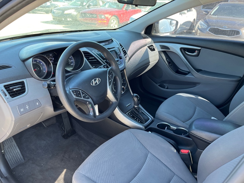 Hyundai Elantra SE 6AT 2016