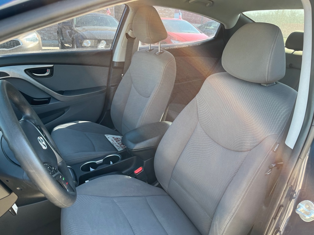 Hyundai Elantra SE 6AT 2016