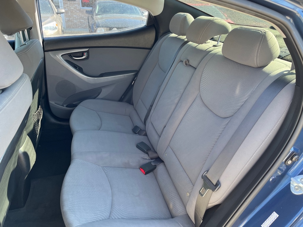 Hyundai Elantra SE 6AT 2016