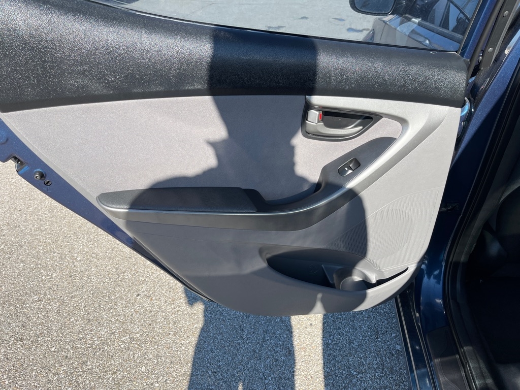 Hyundai Elantra SE 6AT 2016