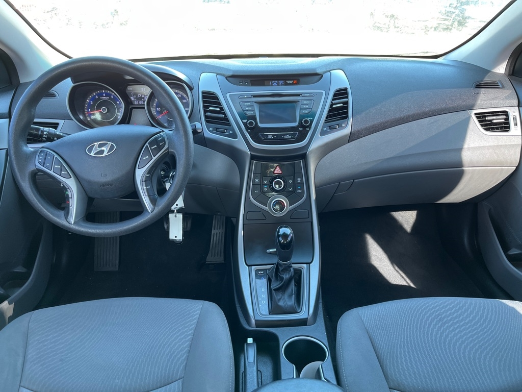 Hyundai Elantra SE 6AT 2016