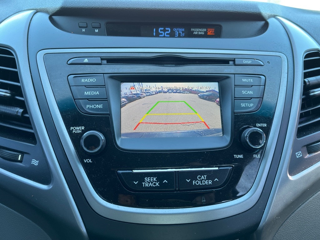 Hyundai Elantra SE 6AT 2016