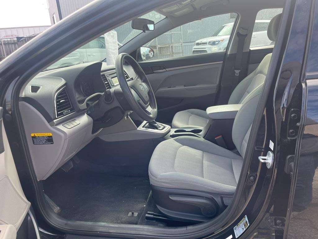 Hyundai Elantra SE 6AT 2017