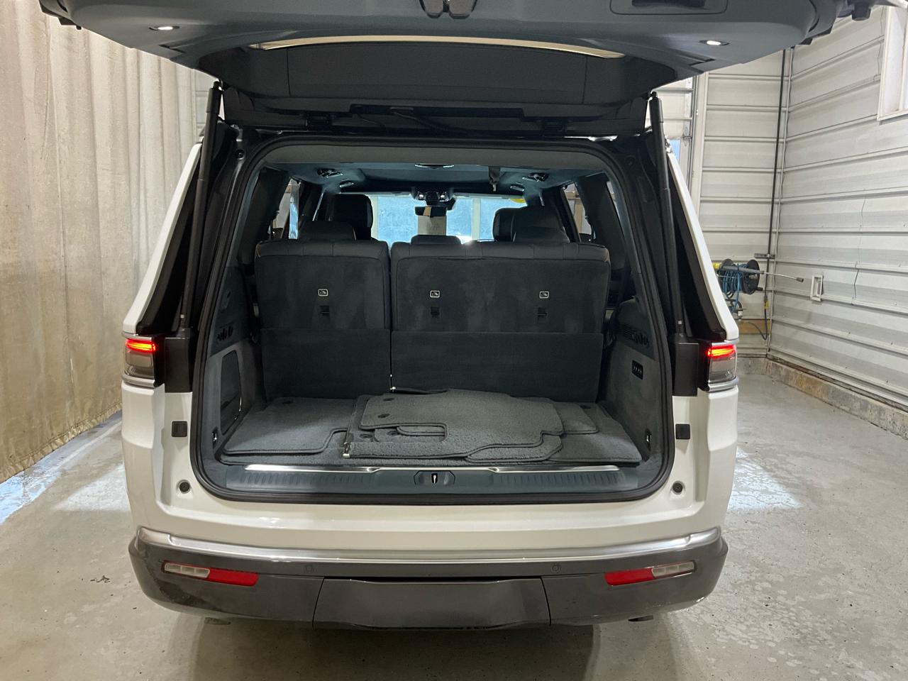 Jeep Grand Wagoneer Series III 4x4 2022