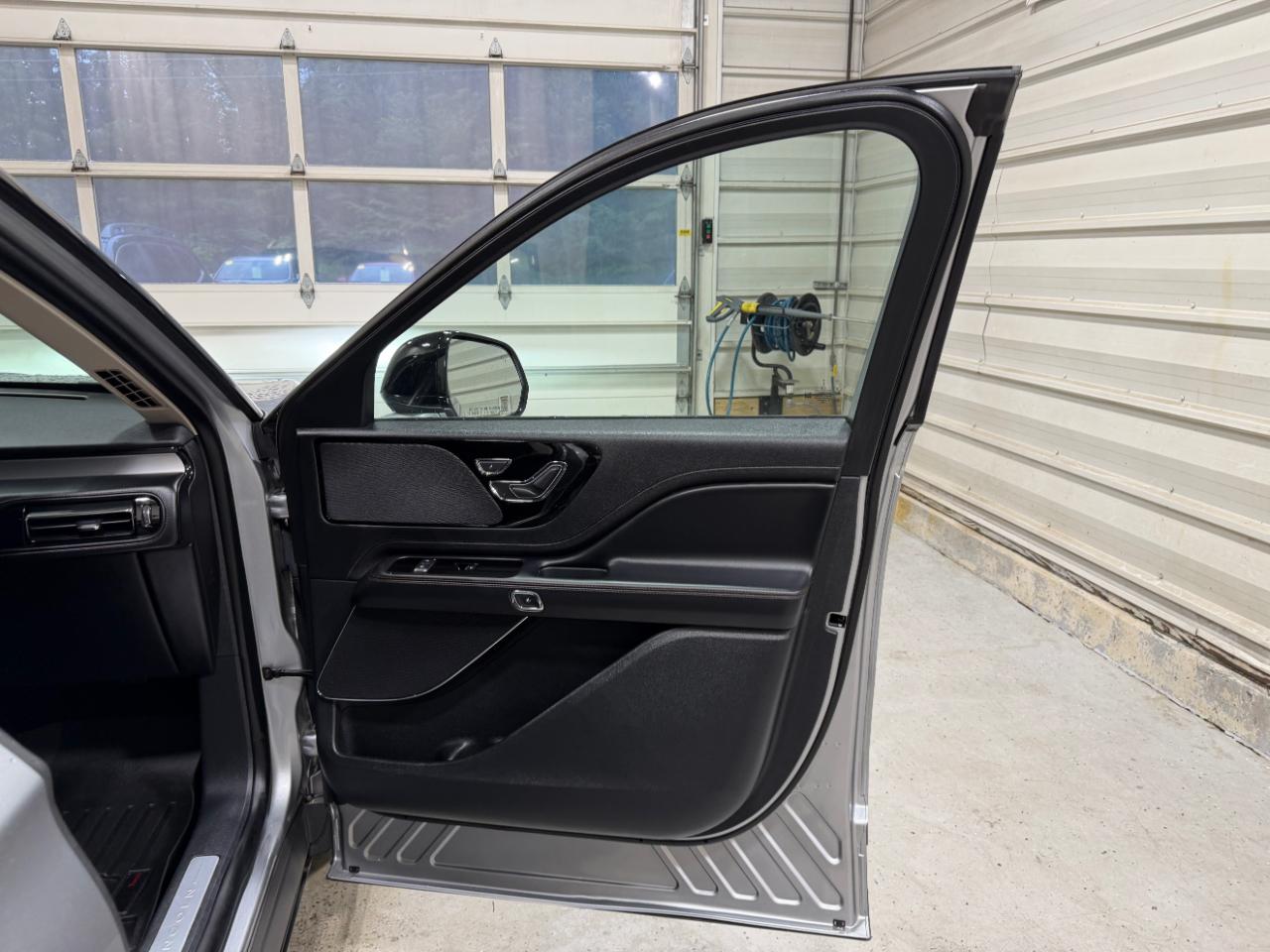 Lincoln Aviator Standard AWD 2021
