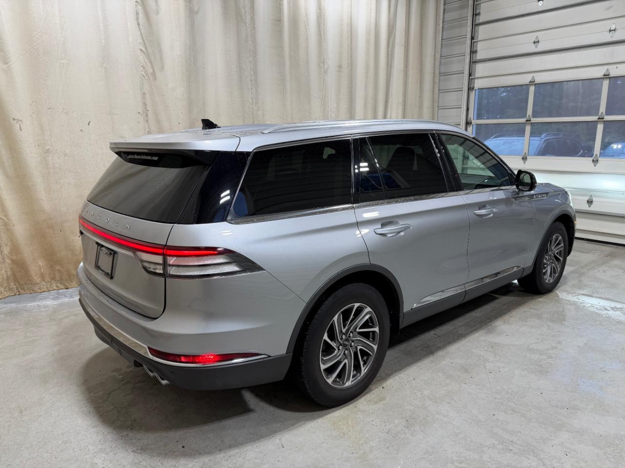 Lincoln Aviator Standard AWD 2021