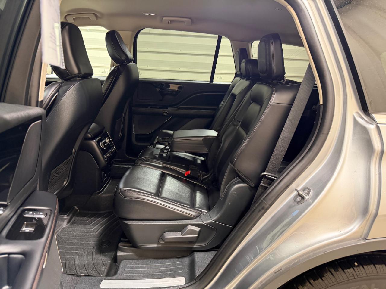 Lincoln Aviator Standard AWD 2021
