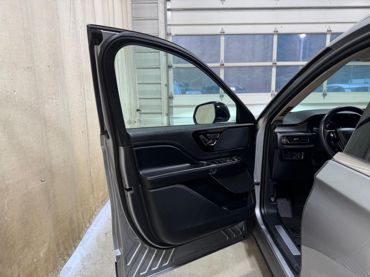 Lincoln Aviator Standard AWD 2021