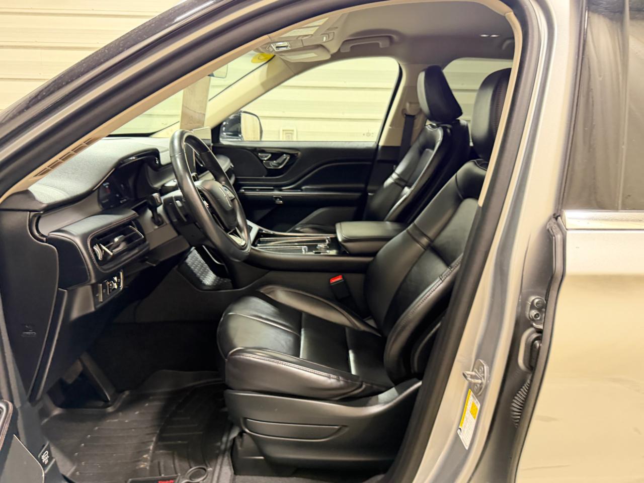 Lincoln Aviator Standard AWD 2021