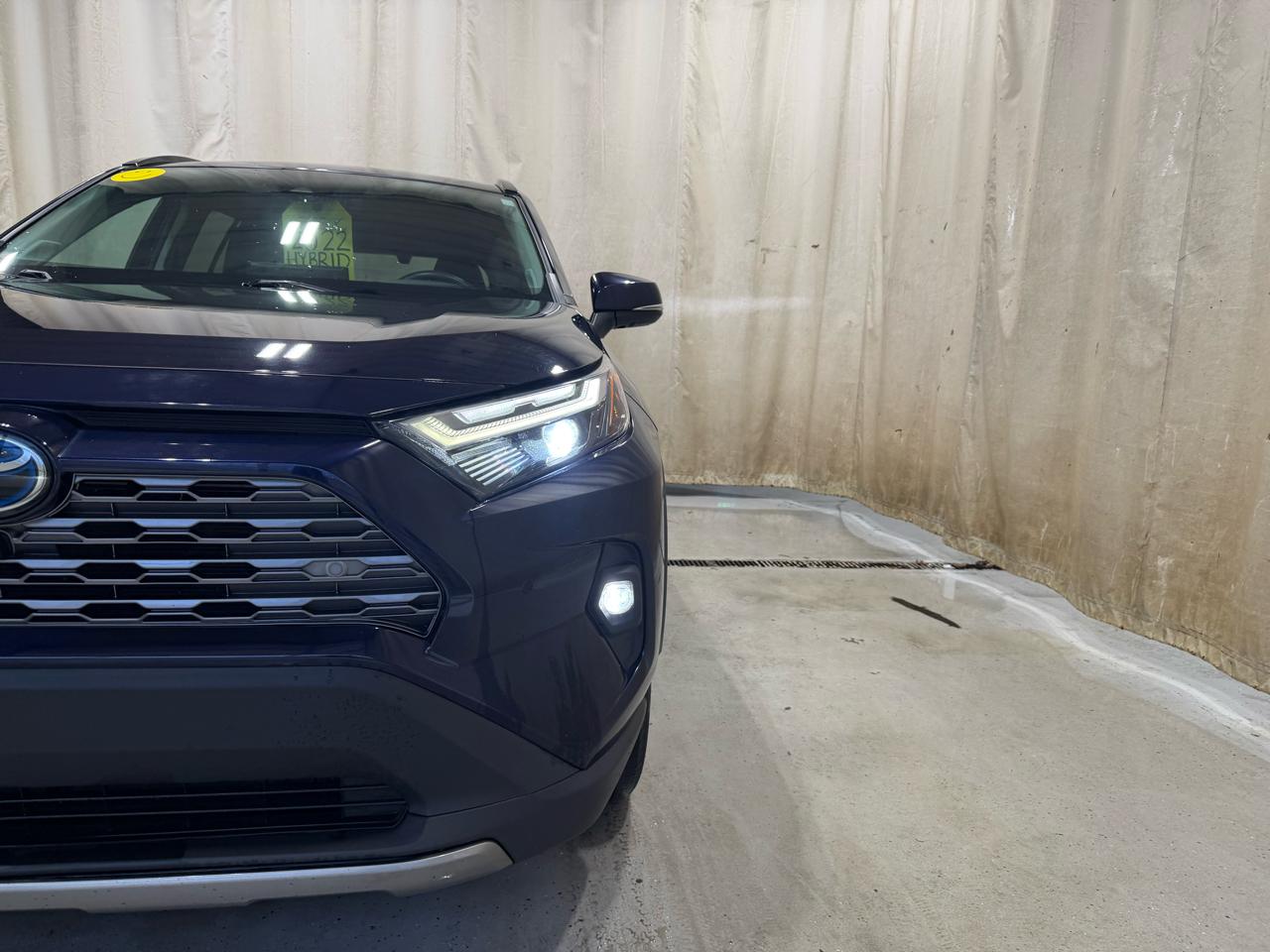 Toyota RAV4 Hybrid Limited AWD (Natl) 2022