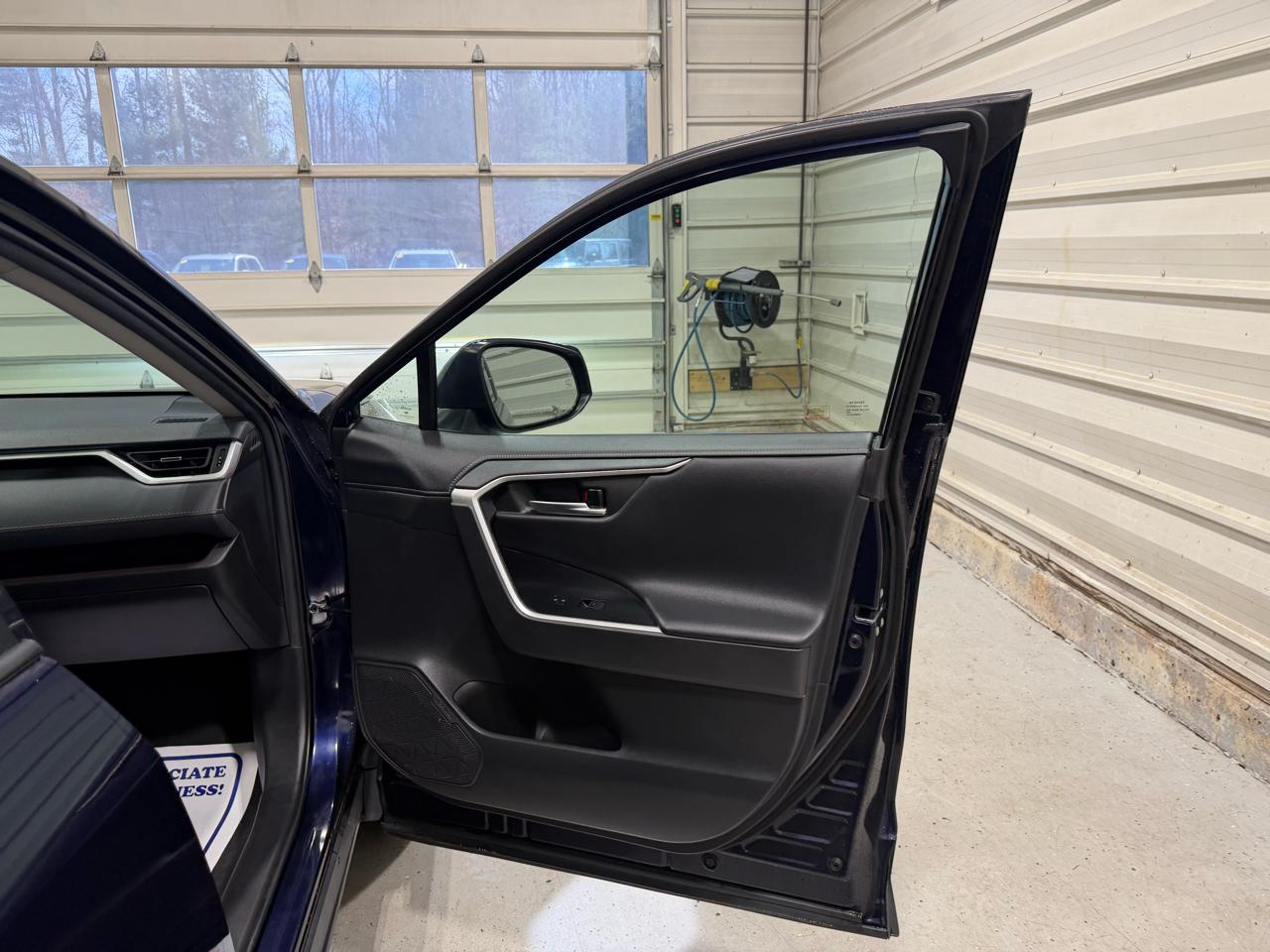 Toyota RAV4 Hybrid Limited AWD (Natl) 2022