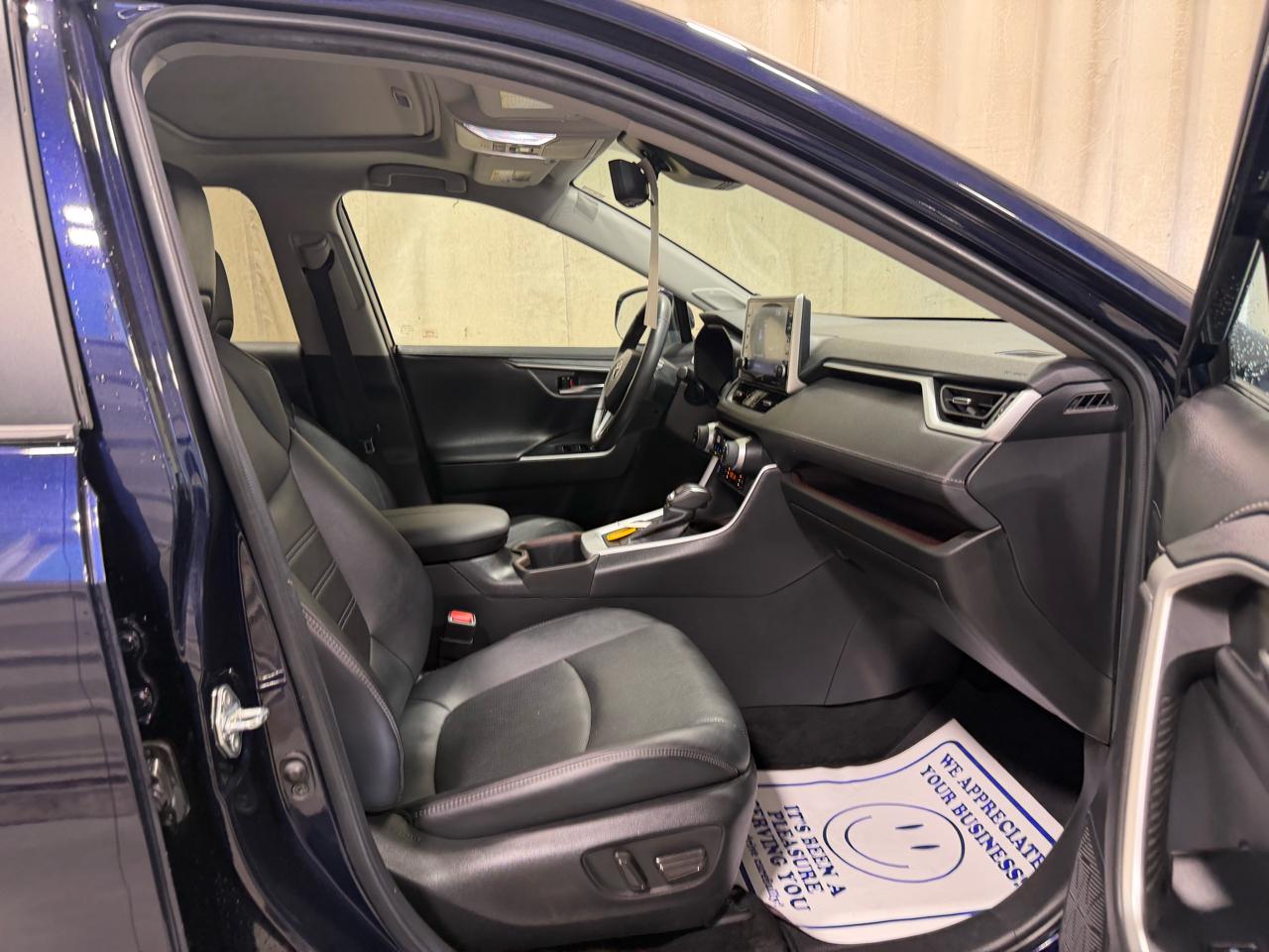 Toyota RAV4 Hybrid Limited AWD (Natl) 2022