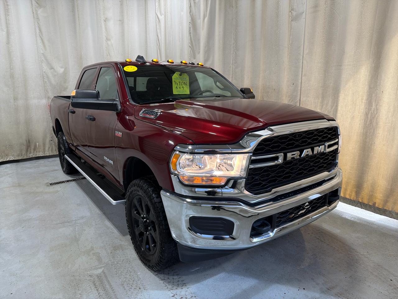 RAM 2500 Tradesman 4x4 Crew Cab 6'4" Box 2021