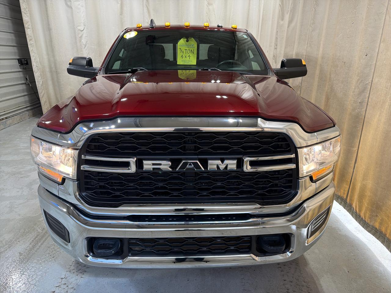 RAM 2500 Tradesman 4x4 Crew Cab 6'4" Box 2021