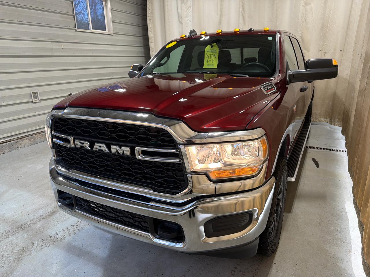 RAM 2500 Tradesman 4x4 Crew Cab 6'4" Box 2021