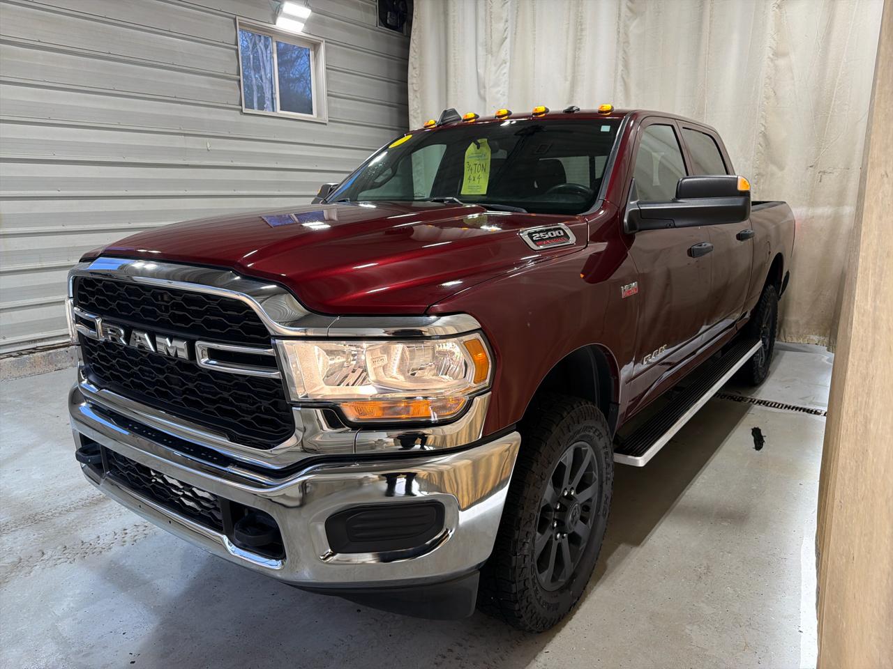RAM 2500 Tradesman 4x4 Crew Cab 6'4" Box 2021