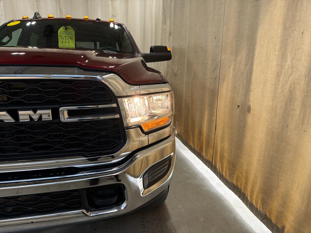 RAM 2500 Tradesman 4x4 Crew Cab 6'4" Box 2021