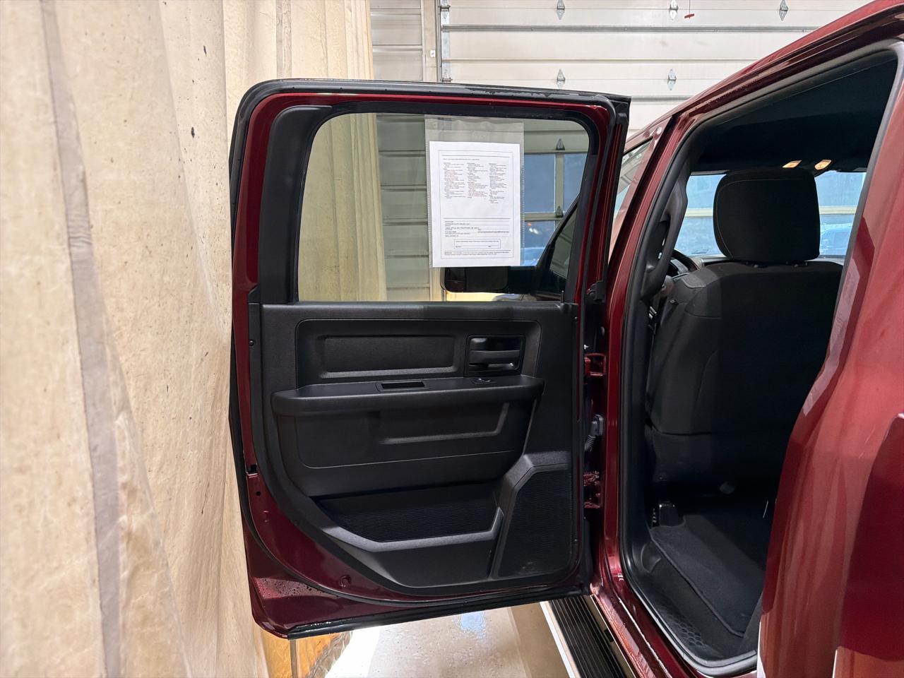 RAM 2500 Tradesman 4x4 Crew Cab 6'4" Box 2021