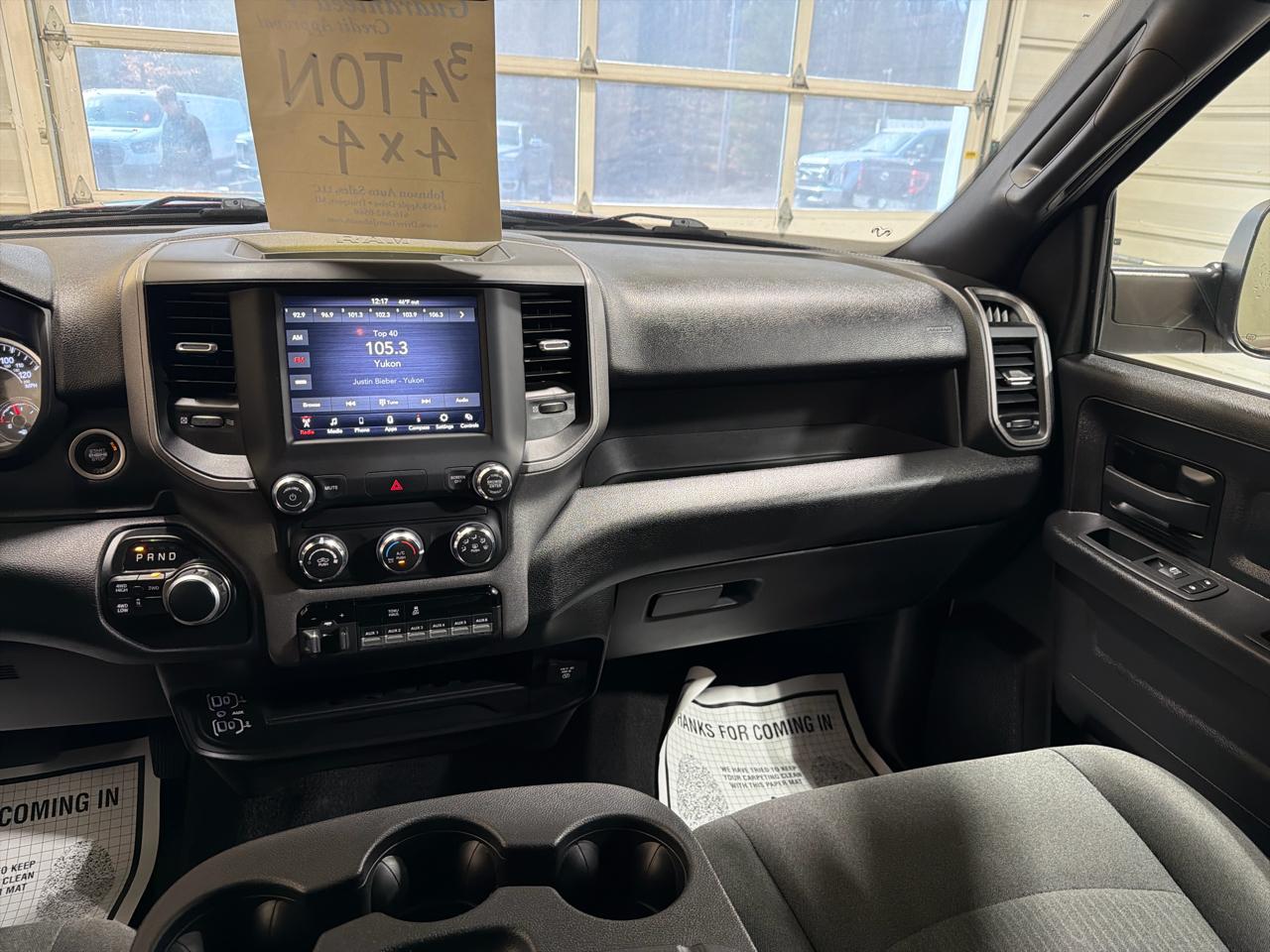 RAM 2500 Tradesman 4x4 Crew Cab 6'4" Box 2021