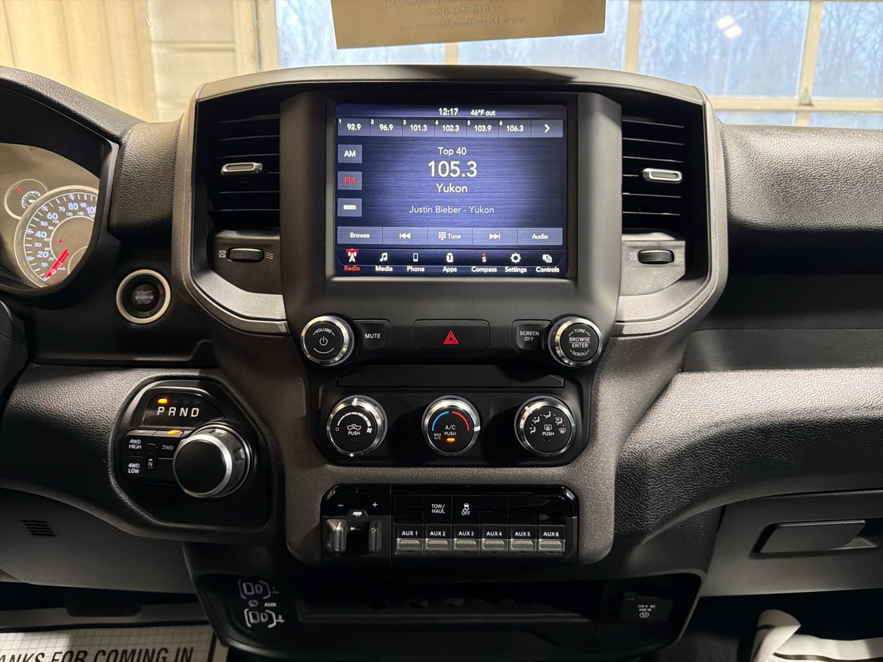 RAM 2500 Tradesman 4x4 Crew Cab 6'4" Box 2021