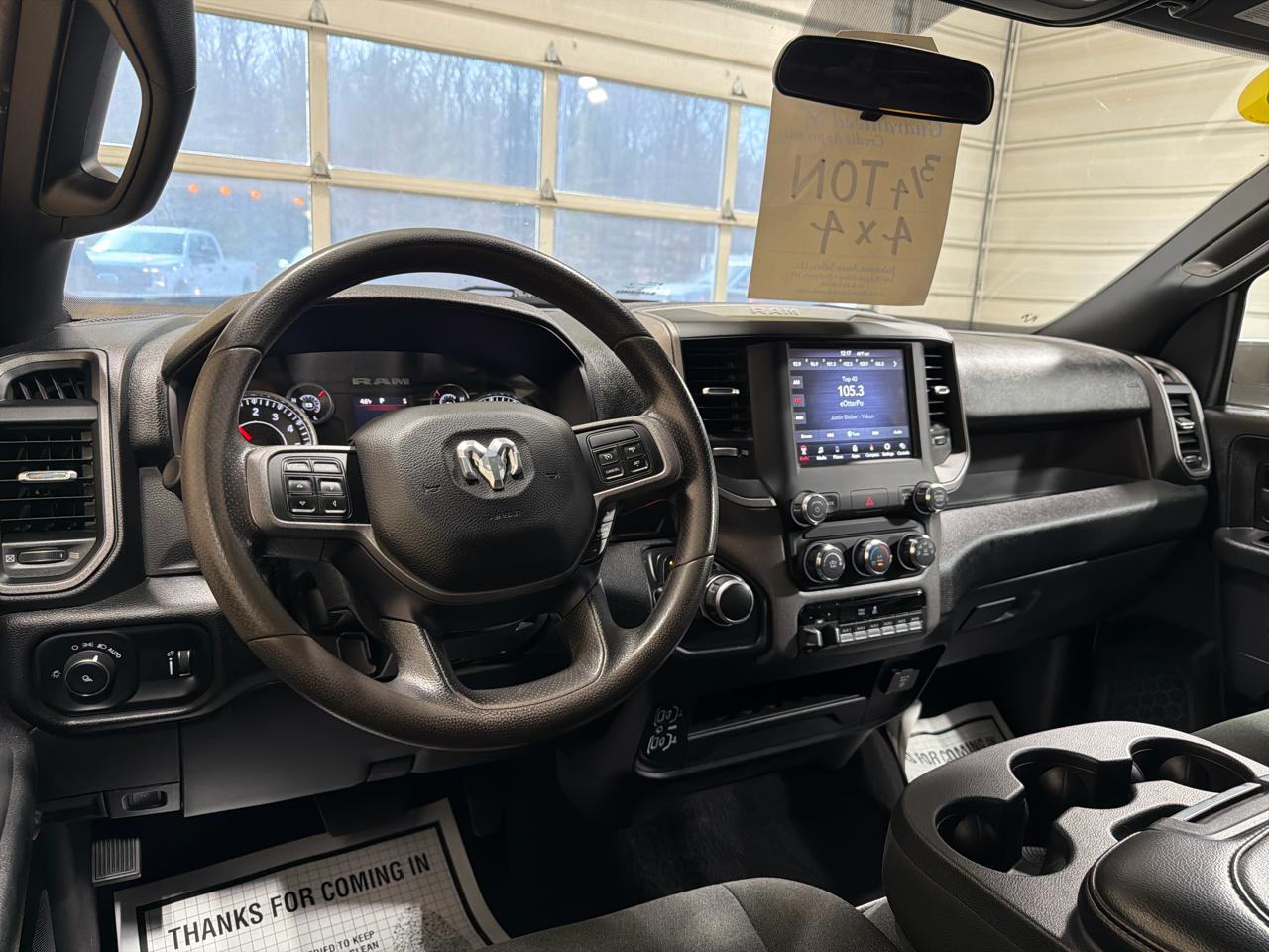 RAM 2500 Tradesman 4x4 Crew Cab 6'4" Box 2021