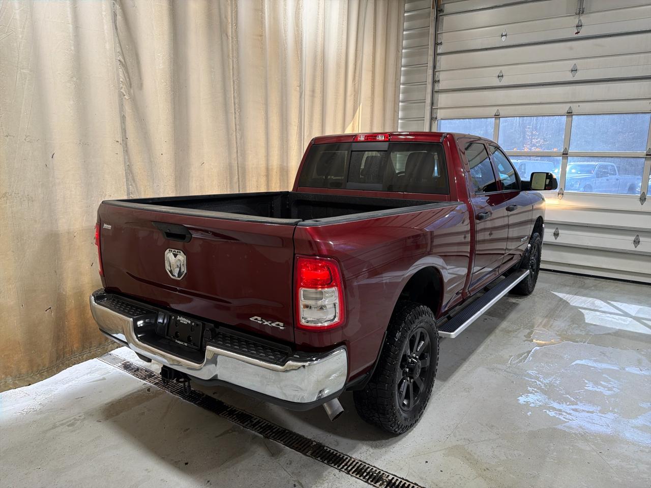 RAM 2500 Tradesman 4x4 Crew Cab 6'4" Box 2021