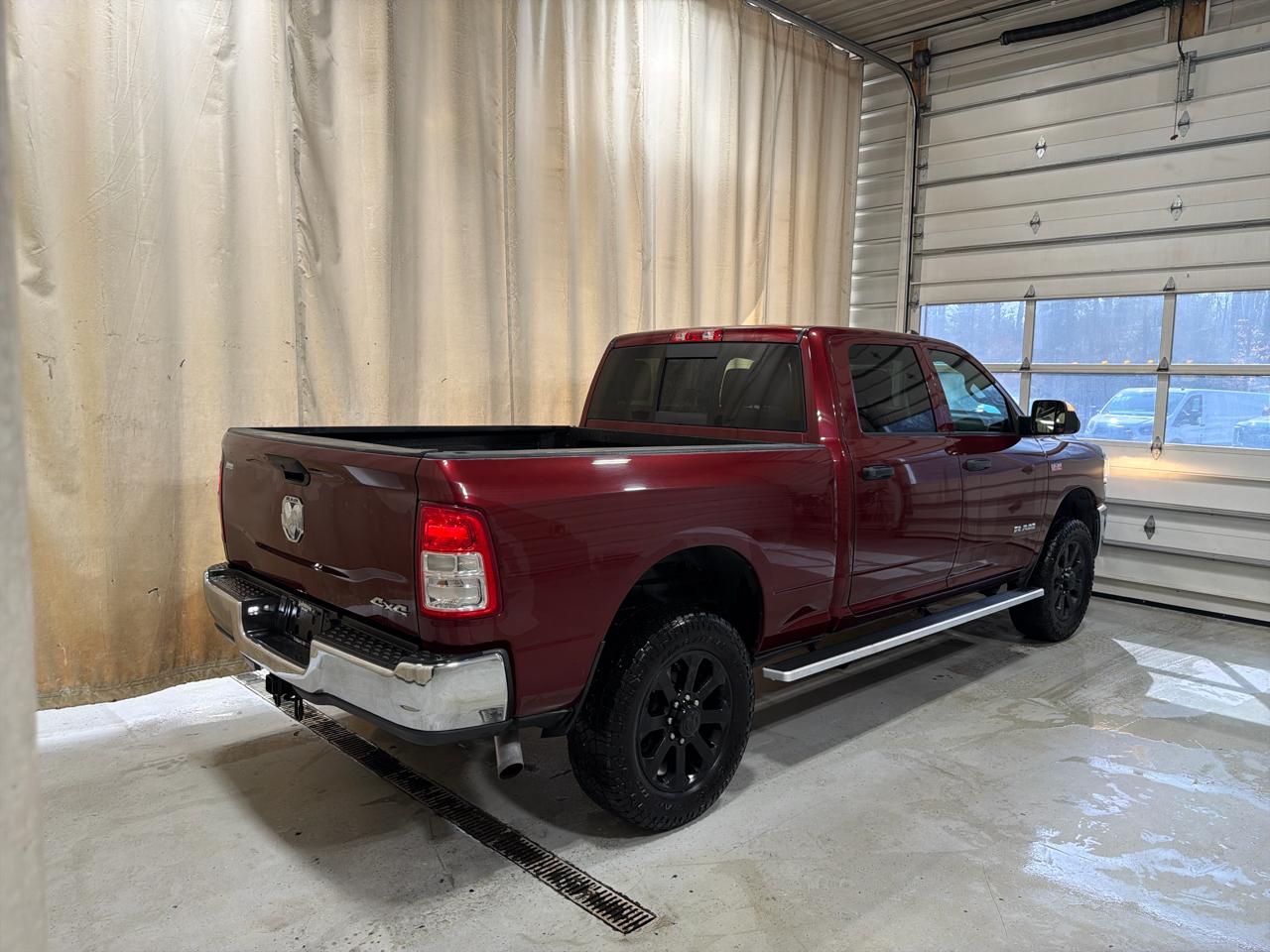 RAM 2500 Tradesman 4x4 Crew Cab 6'4" Box 2021