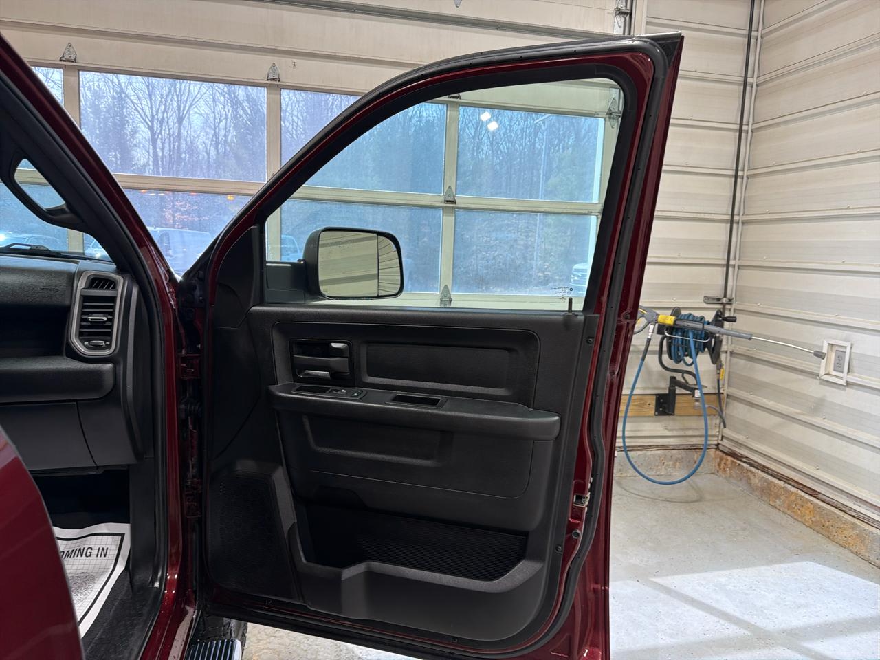 RAM 2500 Tradesman 4x4 Crew Cab 6'4" Box 2021