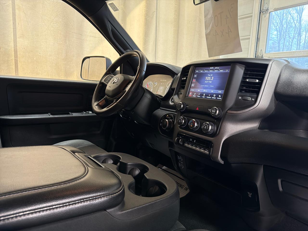 RAM 2500 Tradesman 4x4 Crew Cab 6'4" Box 2021