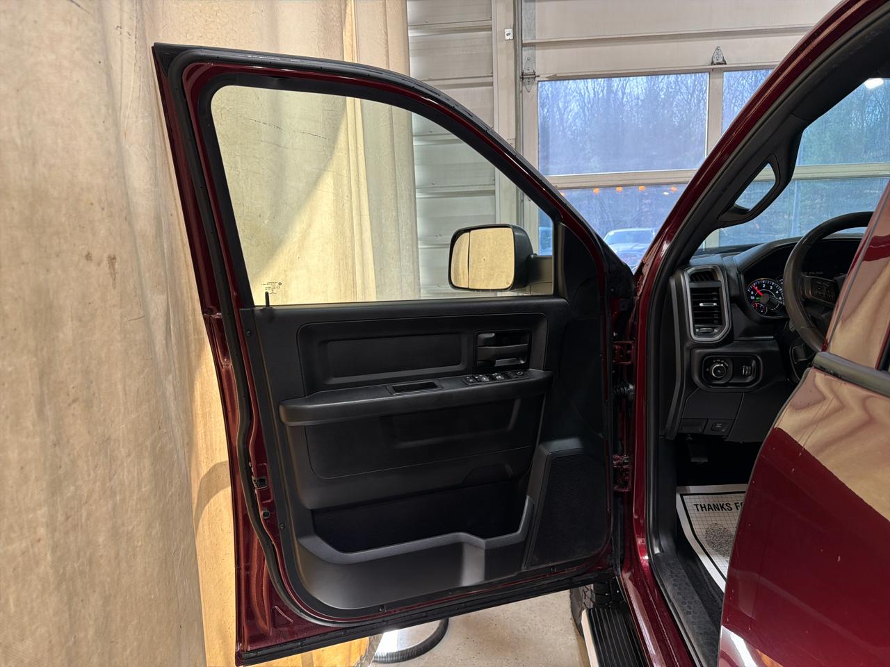 RAM 2500 Tradesman 4x4 Crew Cab 6'4" Box 2021