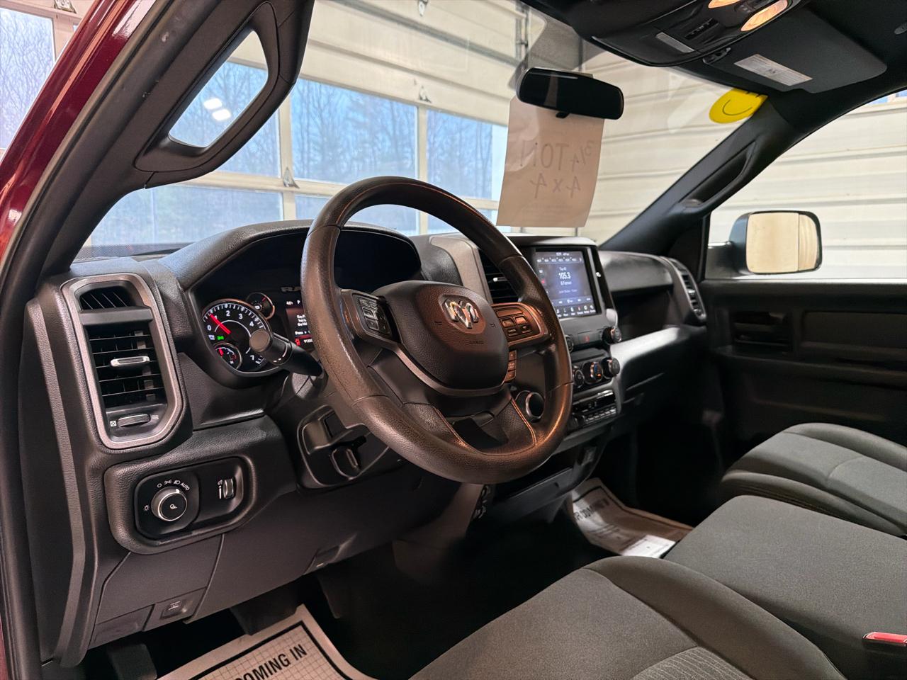 RAM 2500 Tradesman 4x4 Crew Cab 6'4" Box 2021