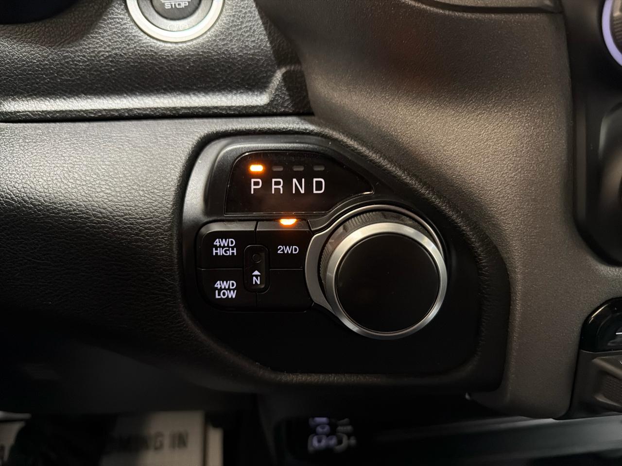 RAM 2500 Tradesman 4x4 Crew Cab 6'4" Box 2021