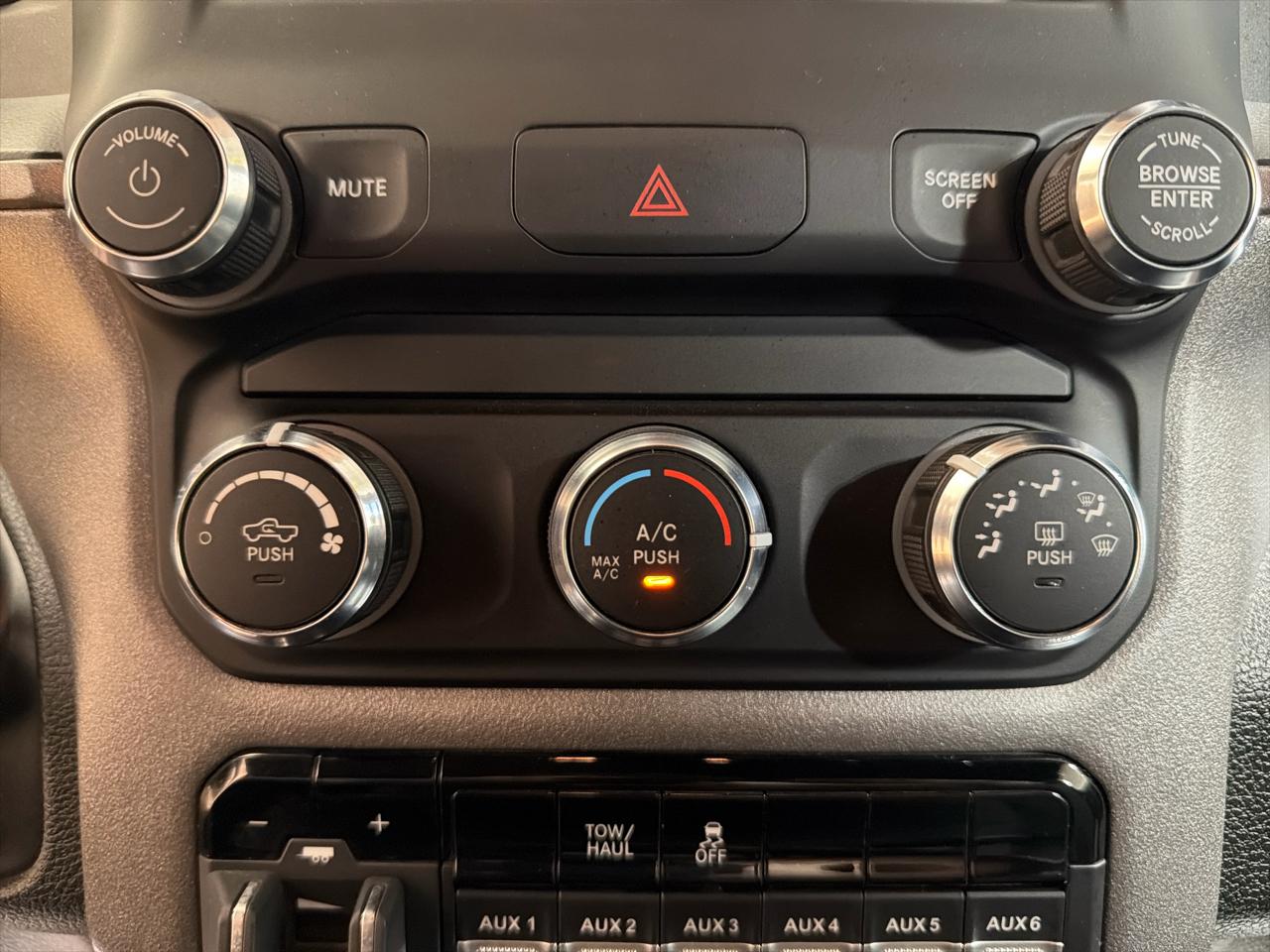 RAM 2500 Tradesman 4x4 Crew Cab 6'4" Box 2021