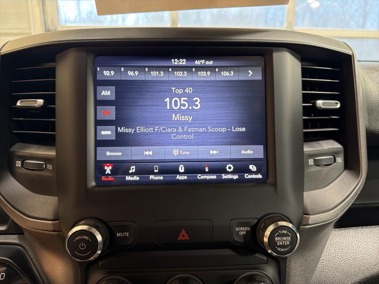 RAM 2500 Tradesman 4x4 Crew Cab 6'4" Box 2021