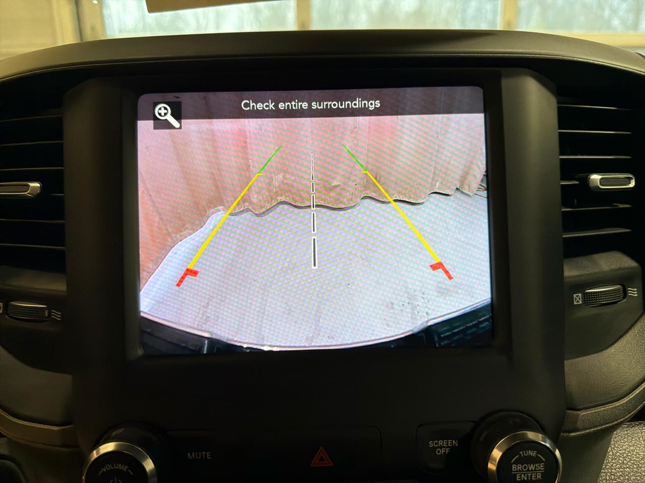 RAM 2500 Tradesman 4x4 Crew Cab 6'4" Box 2021