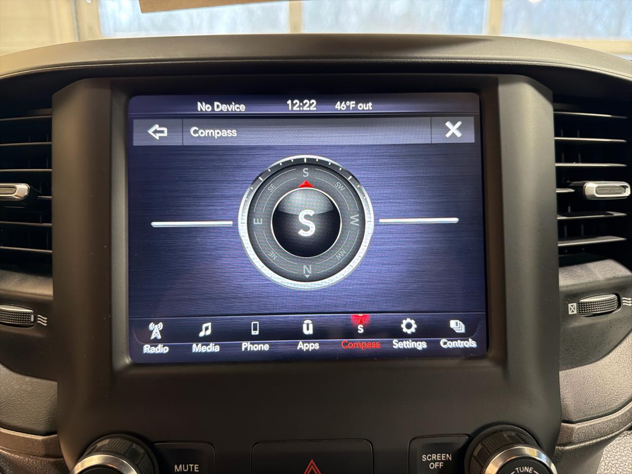 RAM 2500 Tradesman 4x4 Crew Cab 6'4" Box 2021