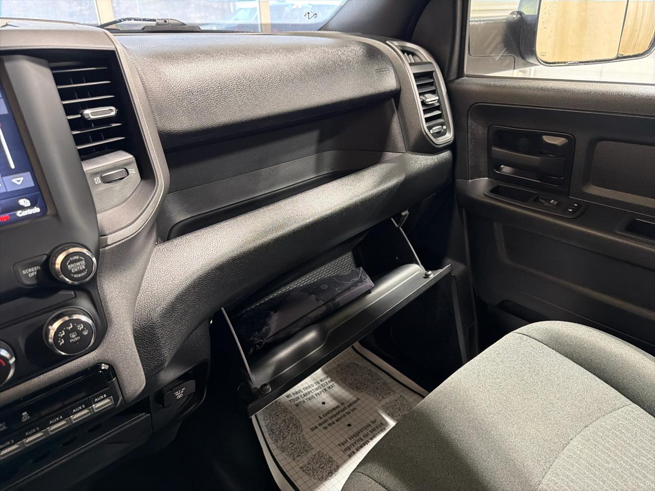 RAM 2500 Tradesman 4x4 Crew Cab 6'4" Box 2021