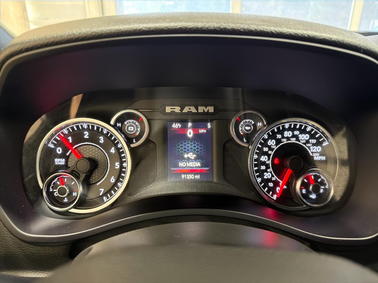 RAM 2500 Tradesman 4x4 Crew Cab 6'4" Box 2021