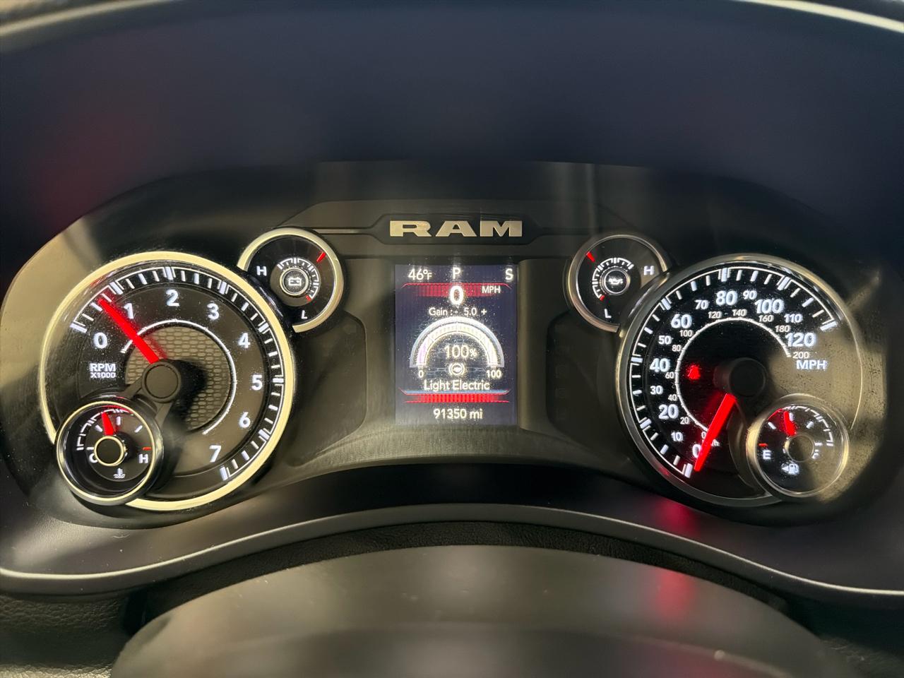 RAM 2500 Tradesman 4x4 Crew Cab 6'4" Box 2021