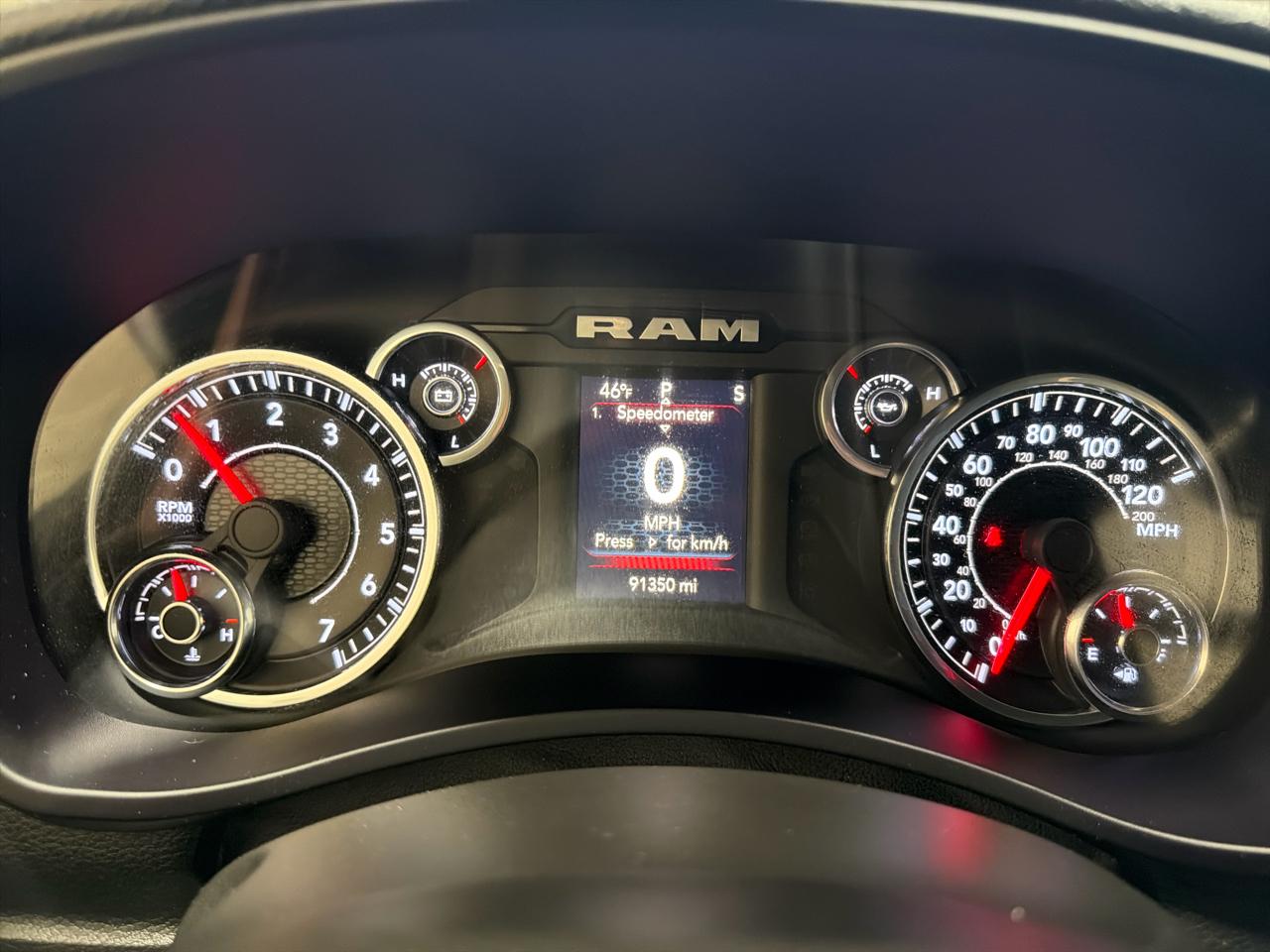 RAM 2500 Tradesman 4x4 Crew Cab 6'4" Box 2021