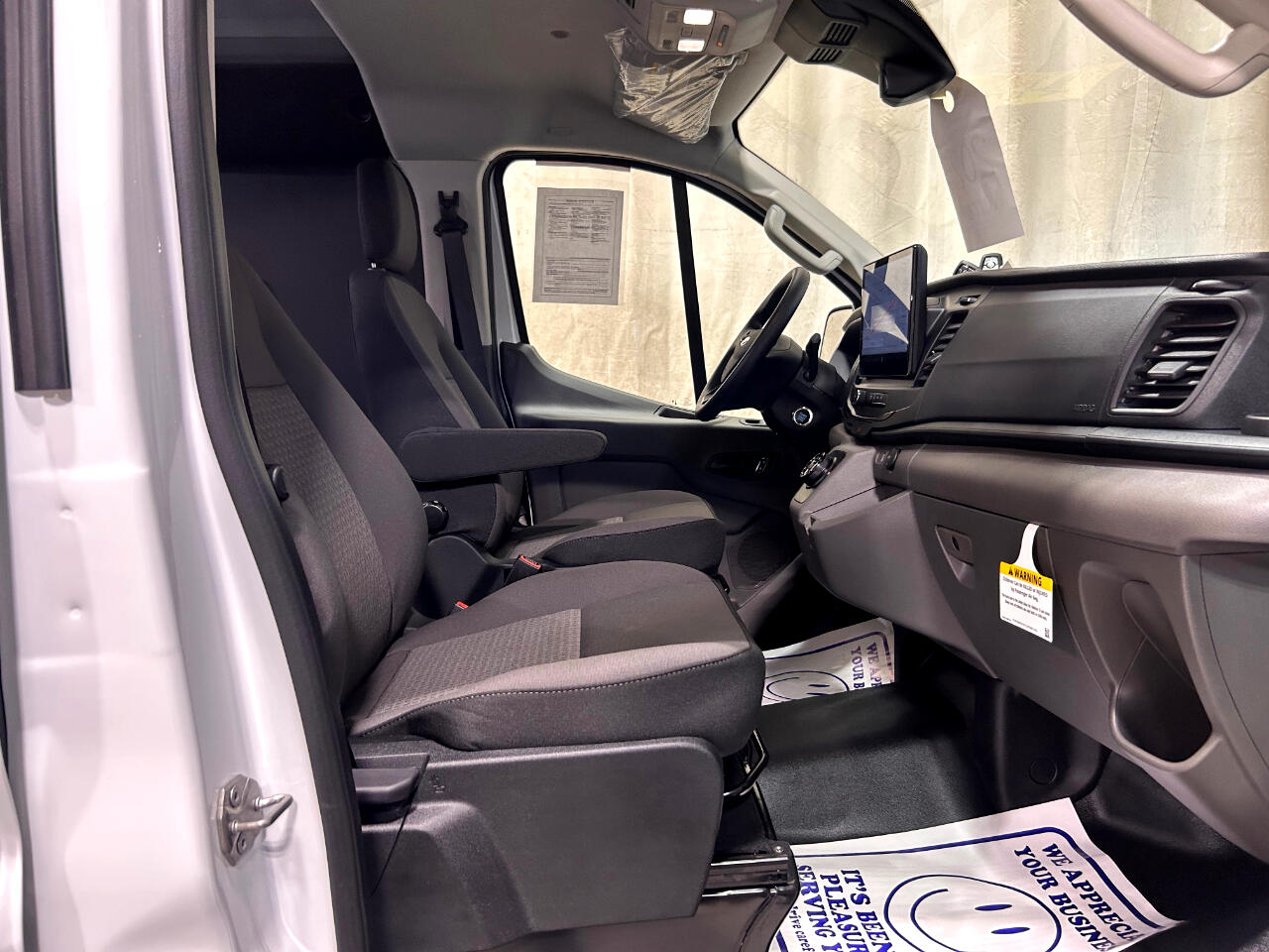 Ford E-Transit Cargo Van T-350 148" Low Rf 9500 GVWR RWD 2025 Ford E-Transit Cargo Van T-350 148" Low Rf 9500 GVWR RWD 2025