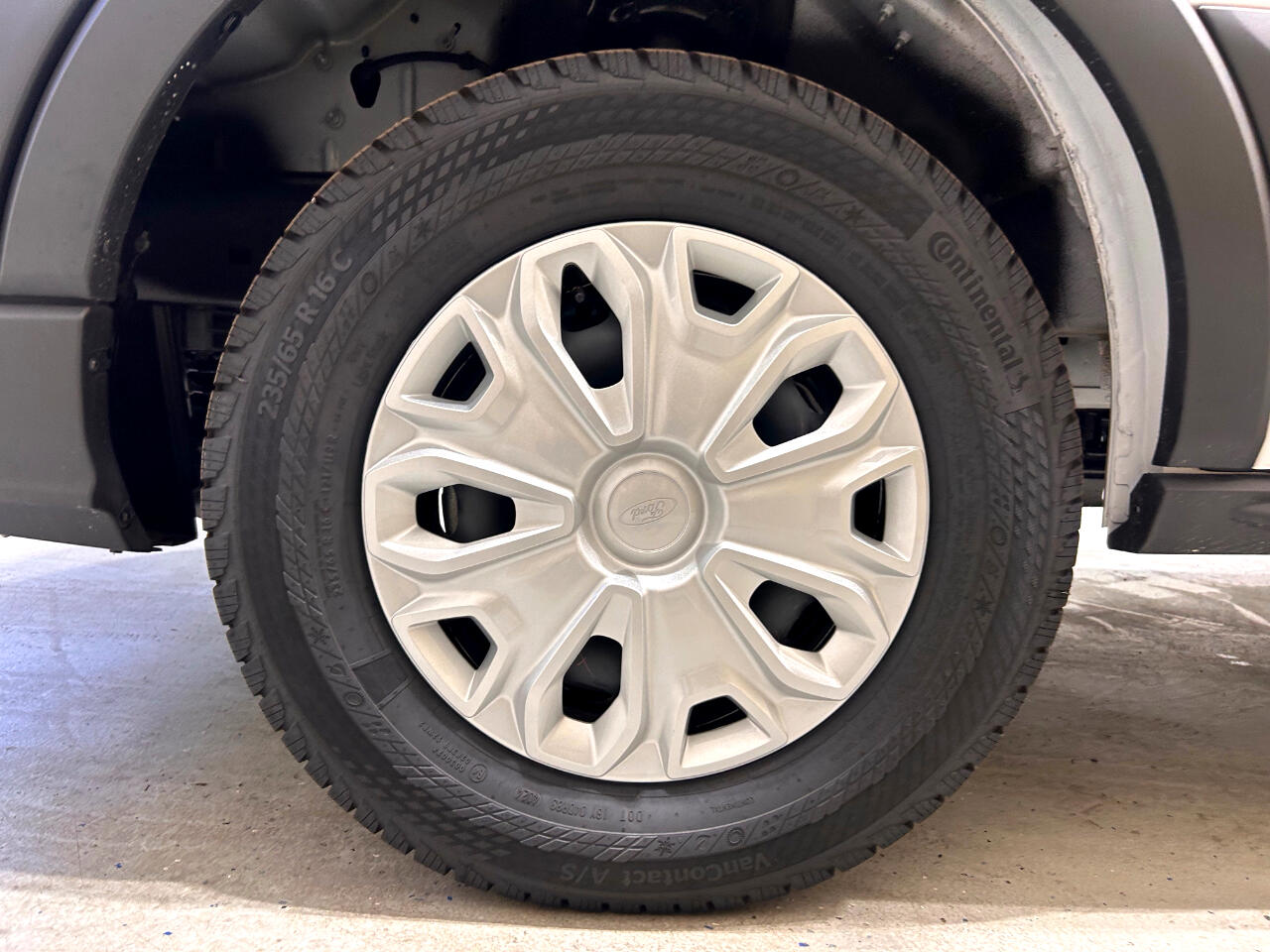 Ford E-Transit Cargo Van T-350 148" Low Rf 9500 GVWR RWD 2025 Ford E-Transit Cargo Van T-350 148" Low Rf 9500 GVWR RWD 2025