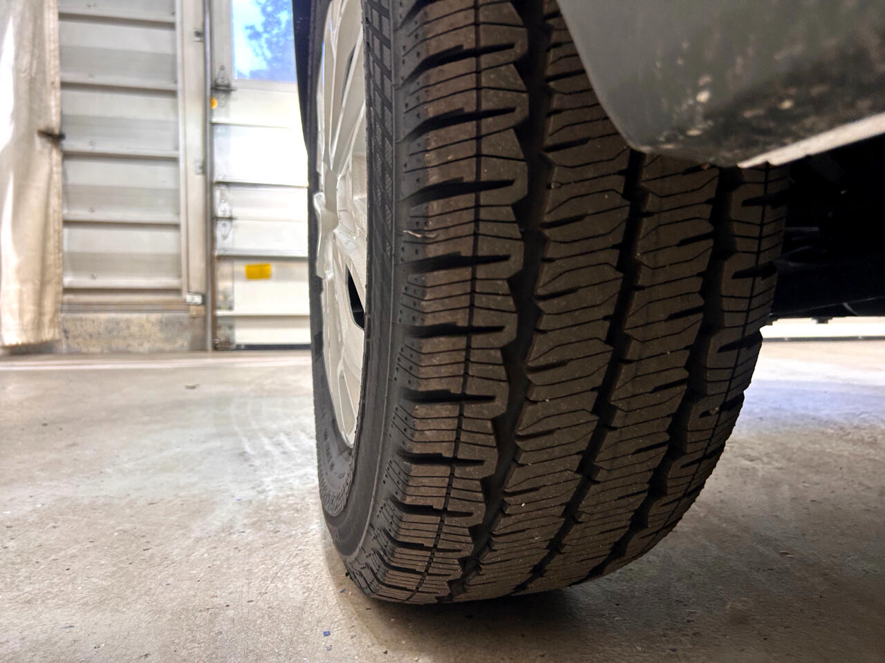 Ford E-Transit Cargo Van T-350 148" Low Rf 9500 GVWR RWD 2025 Ford E-Transit Cargo Van T-350 148" Low Rf 9500 GVWR RWD 2025