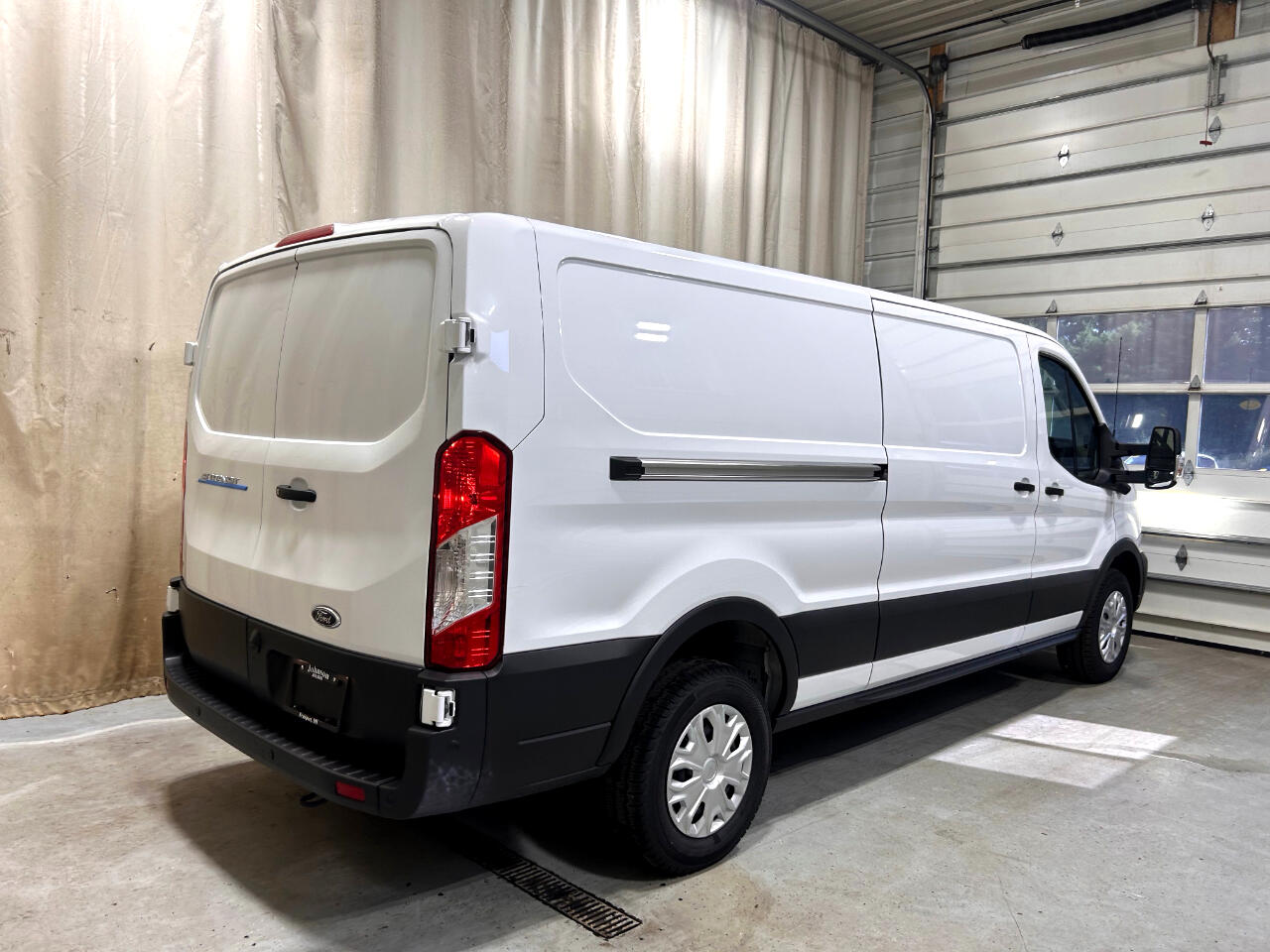 Ford E-Transit Cargo Van T-350 148" Low Rf 9500 GVWR RWD 2025 Ford E-Transit Cargo Van T-350 148" Low Rf 9500 GVWR RWD 2025