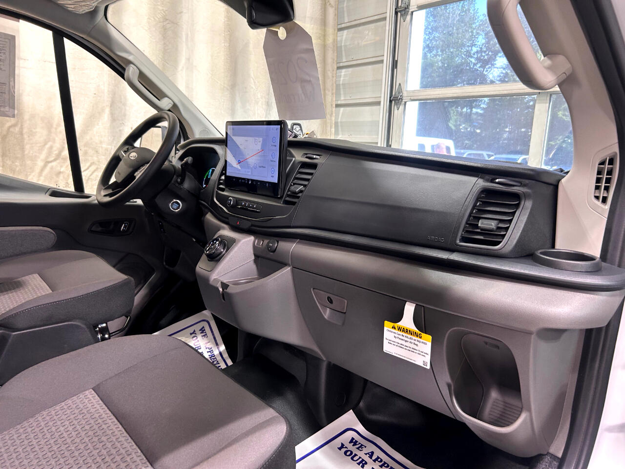 Ford E-Transit Cargo Van T-350 148" Low Rf 9500 GVWR RWD 2025 Ford E-Transit Cargo Van T-350 148" Low Rf 9500 GVWR RWD 2025